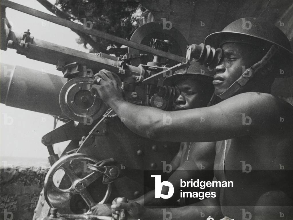 Bofors gun crew from the King’s African Rifles, c.1939-45 (b/w photo)