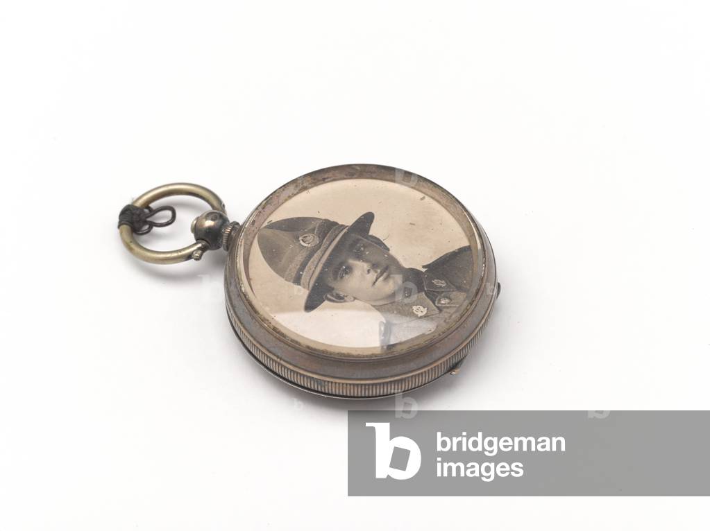 Pocket watch case containing a photograph of Private William Henry Ellen, 1st Battalion, The Auckland Regiment, 1916 circa