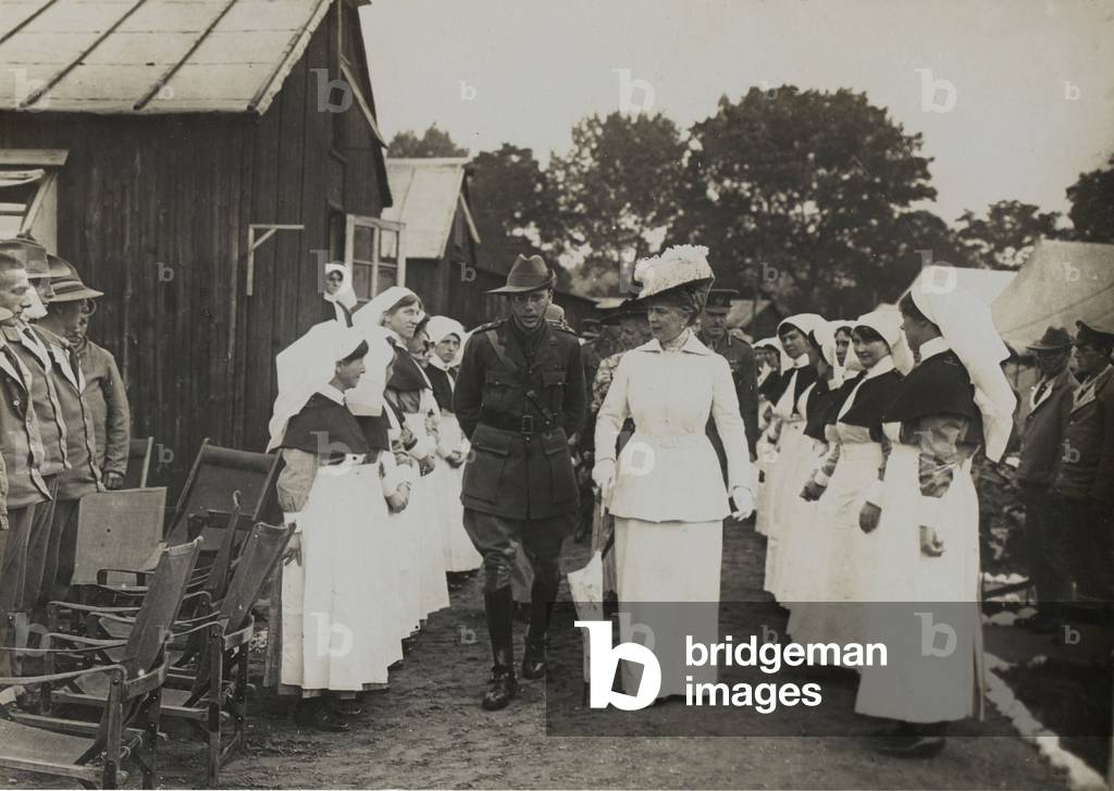 Queen Mary visiting a hospital, 9 June 1917 (b/w photo)