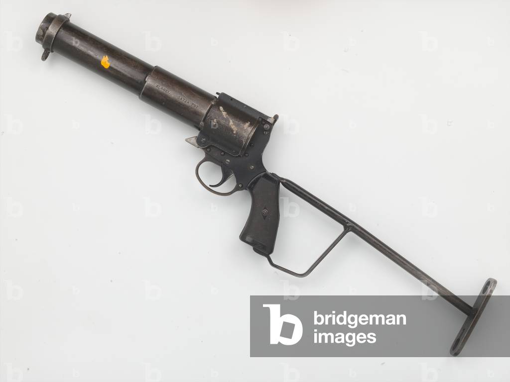 Riot gun converted from Webley and Scott 1.5 inch No 4 Mk I signal pistol, fitted with Sten skeleton stock, 1980s