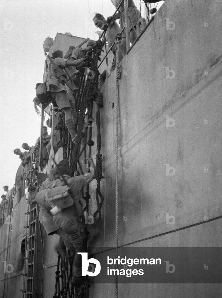 Scaling ropes, Egypt, 1943 (b/w photo)
