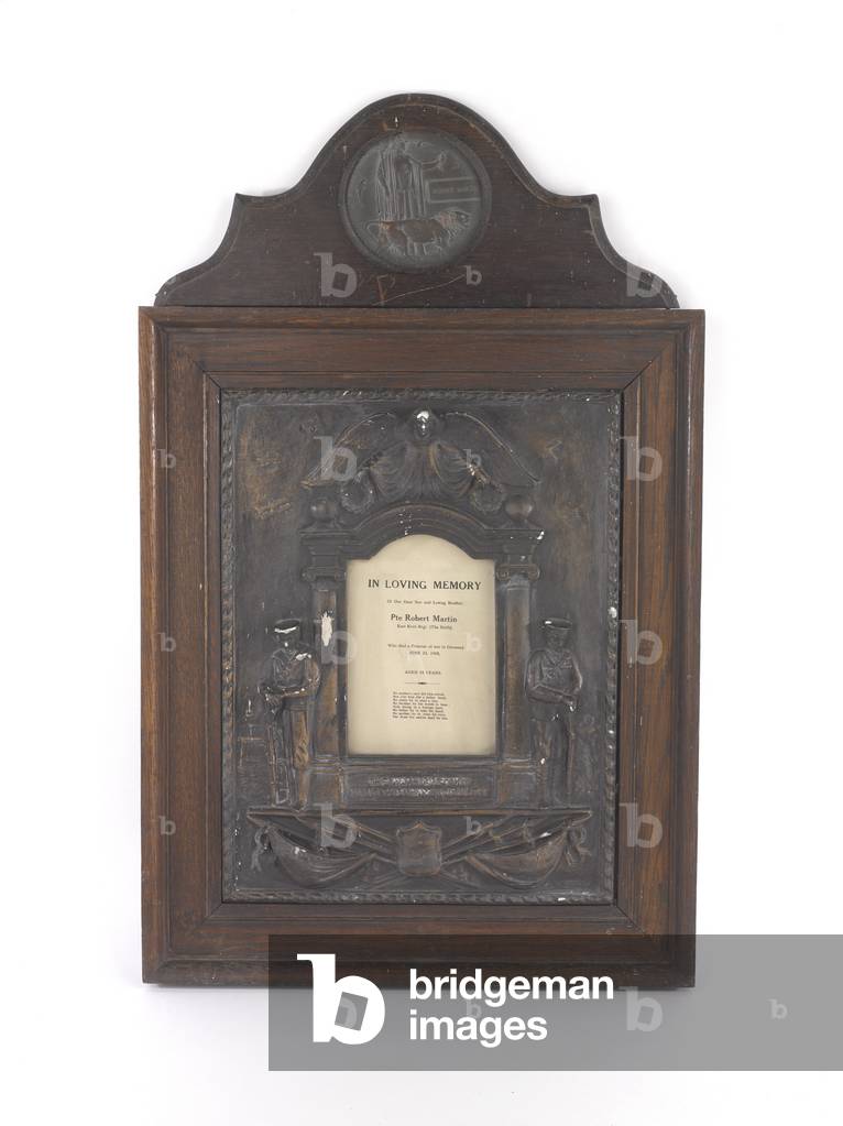 Memorial plaque to Private Robin Martin incorporating ‘Dead Man’s Penny’, 1914-18 commemorative medallion and accompanying certificate, c.1918 (wood & bronze)
