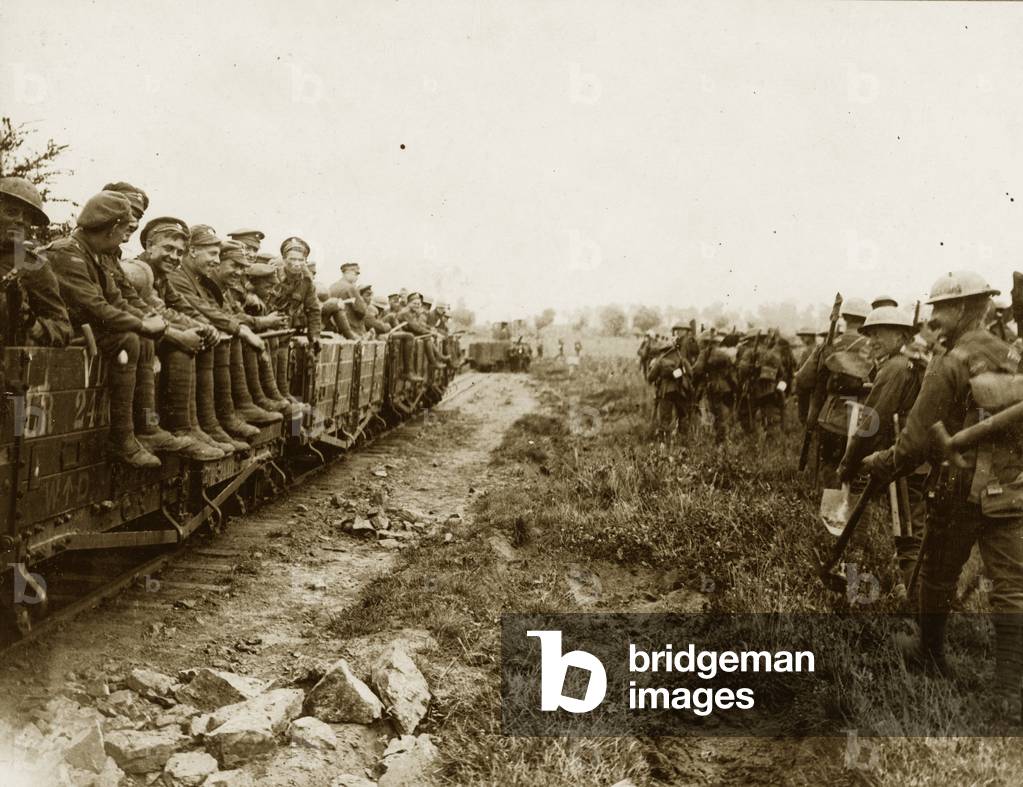 Light railway and troops moving up, 1916 circa (b/w photo)