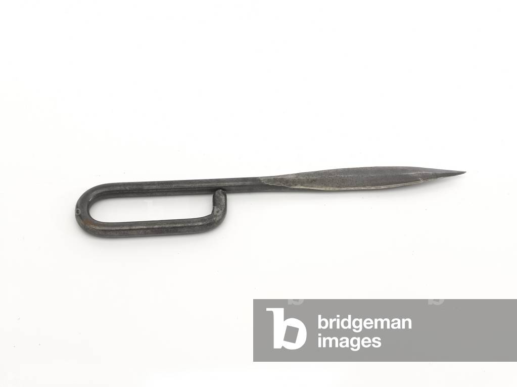 Trench knife made from barbed wire stanchion, c.1916 (photo)