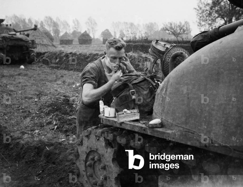 The morning shave, 3rd/4th County of London Yeomanry (Sharpshooters), North West Europe, 1944 (b/w photo)