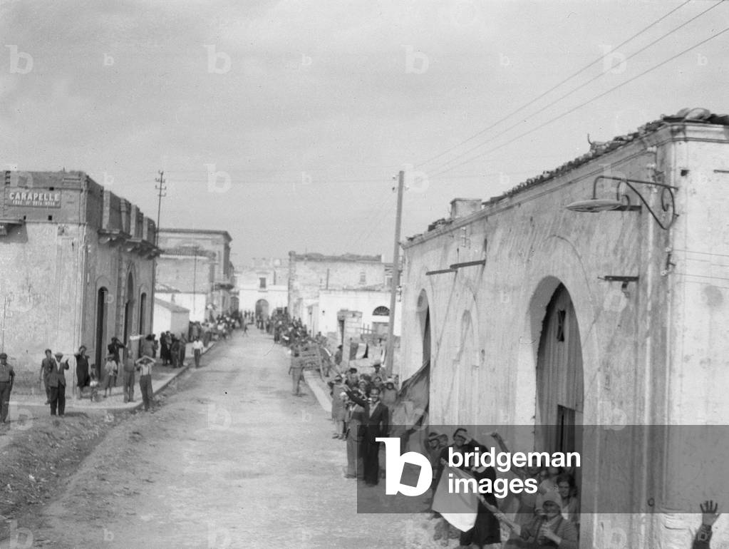 Civilians line a street in Taranto, welcoming Allied forces, Italy, 1943 (b/w photo)