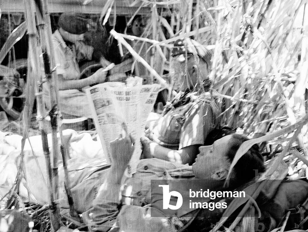 A rude shelter, 3rd County of London Yeomanry (Sharpshooters), River Simeto, Sicily, 1943 (b/w photo)