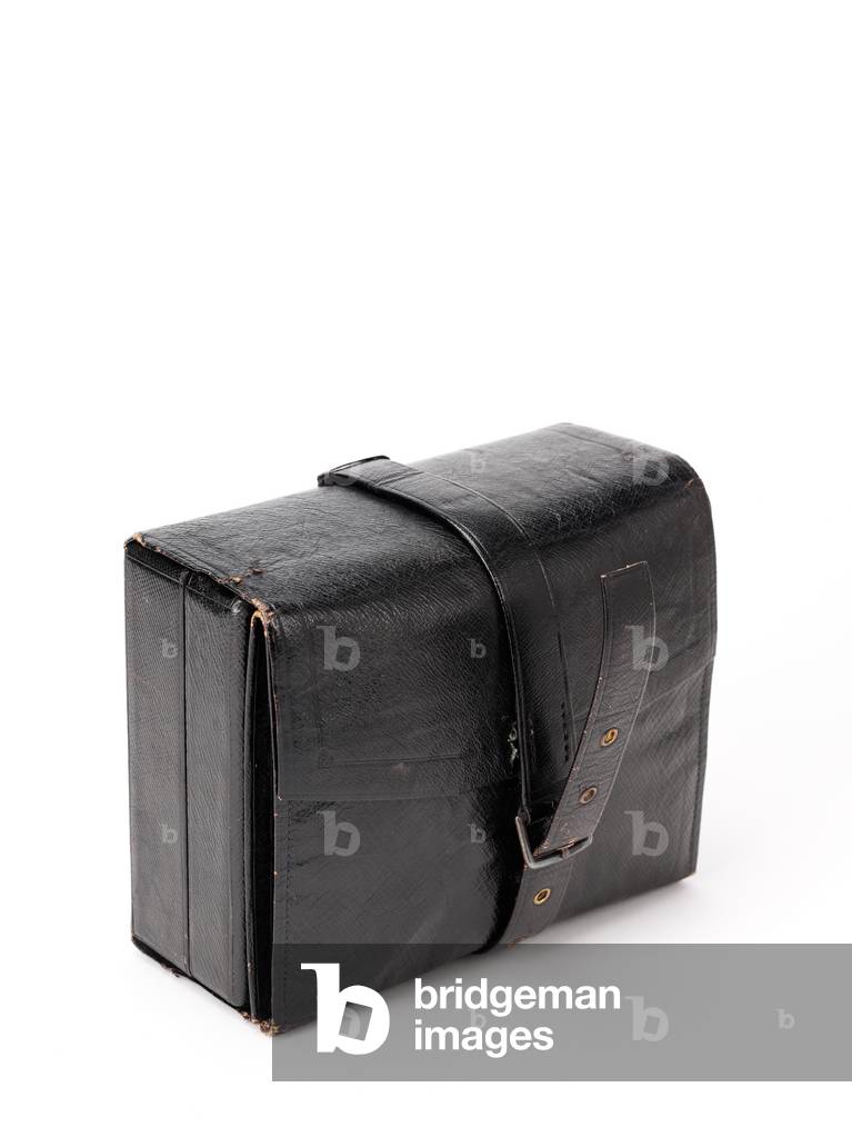 Campaign dressing case (leather)