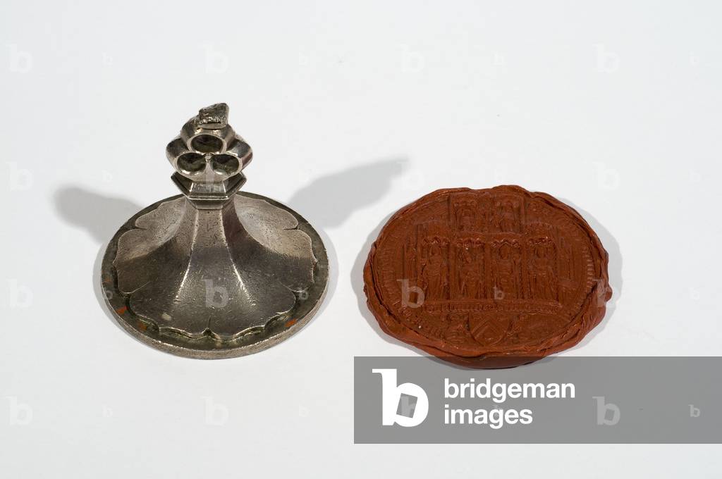 Circular seal with New College coat of arms (silver)