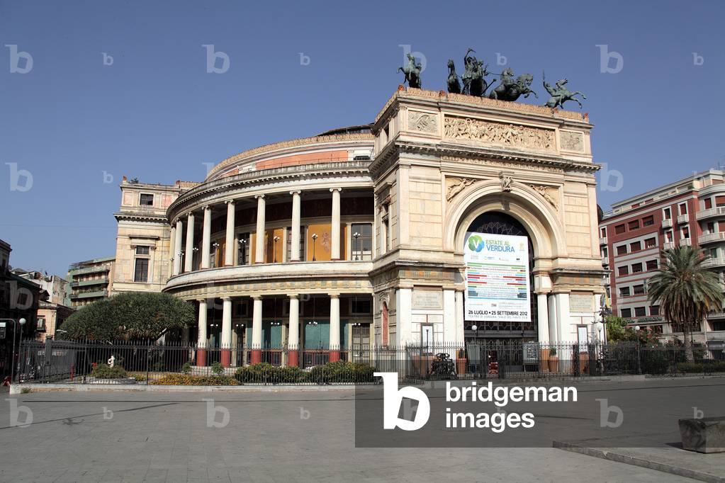 Teatro Politeama in Palermo, Sicily (photo)
