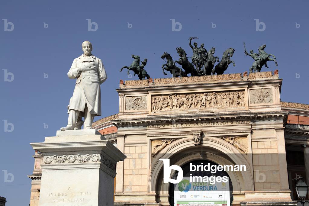 Statue of Ruggero Settimo by Teatro Politeama in Palermo, Sicily (photo)