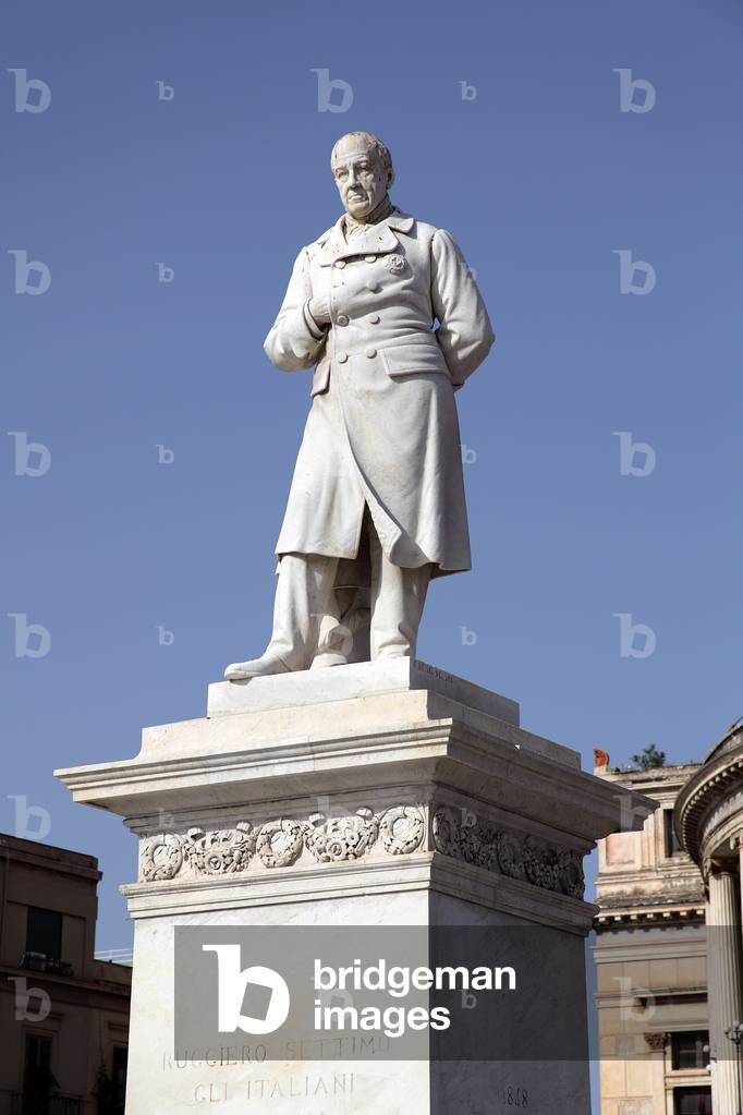 Statue of Ruggero Settimo by Teatro Politeama in Palermo, Sicily (photo)
