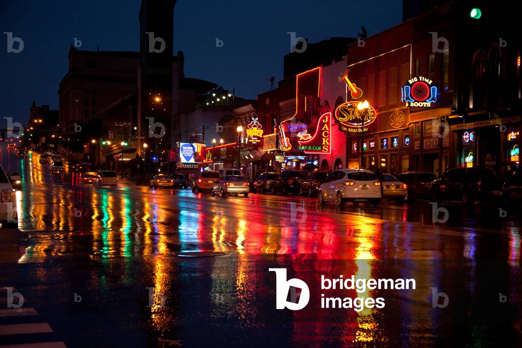 Music Bars at night on Main Street in Nashville Tennessee  (photo)