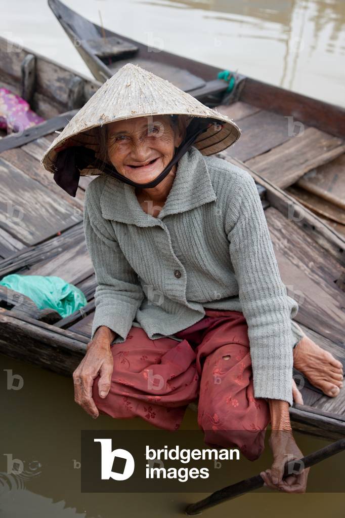 Elderly lady in Hoi An, UNESCO World Heritage site, Vietnam (photo)