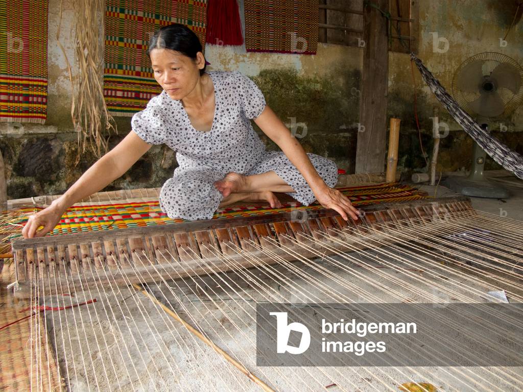 Woman weaving in village near Nha Trang, Vietnam (photo)