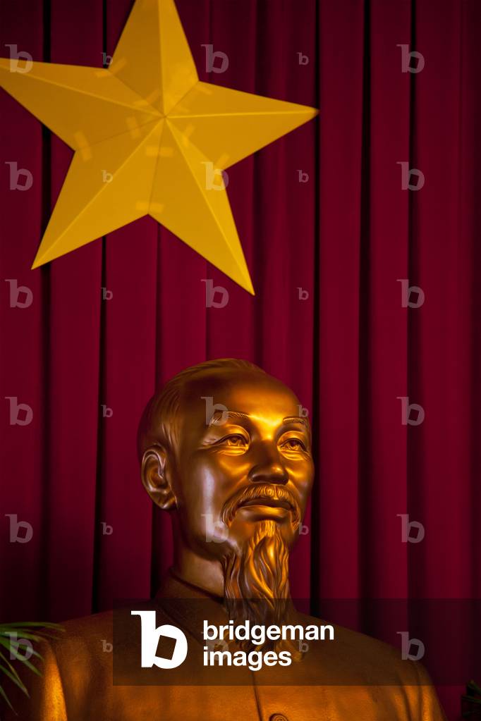 Statue of Ho Chi Minh in Reunification Palace, Ho Chi Minh City, Vietnam (photo)