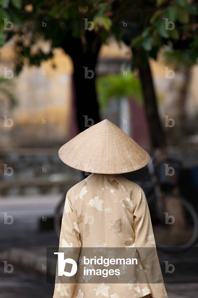 Elderly lady in Hoi An, UNESCO World Heritage site, Vietnam (photo)