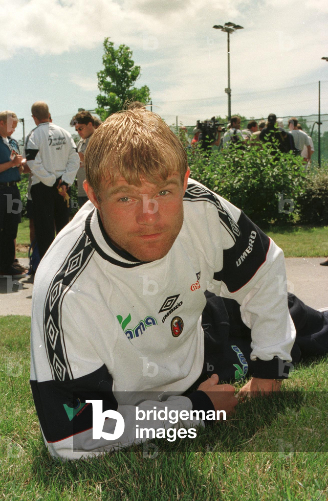 Egil Østenstad relaxes in the grass after training Friday. Leisure time. …, 1998 (photo)