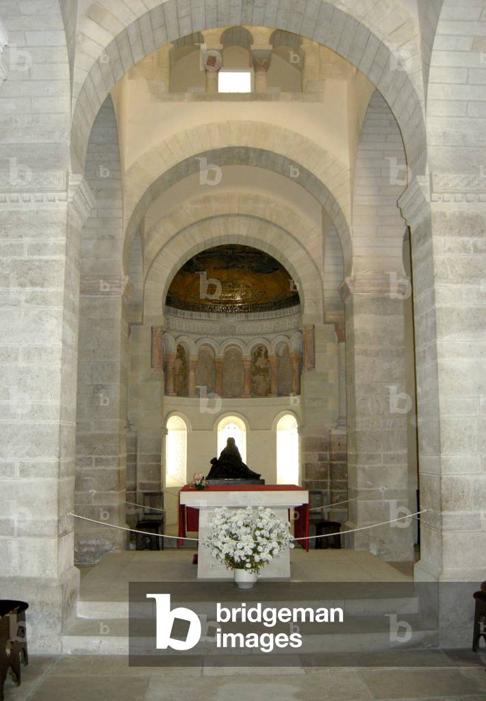 View of the choir, built in 806 AD (photo)