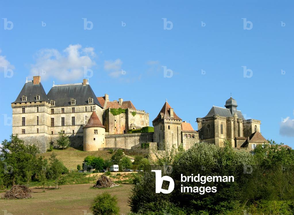 View of Biron Castle, 15th-16th century (photo) (see also 245270)