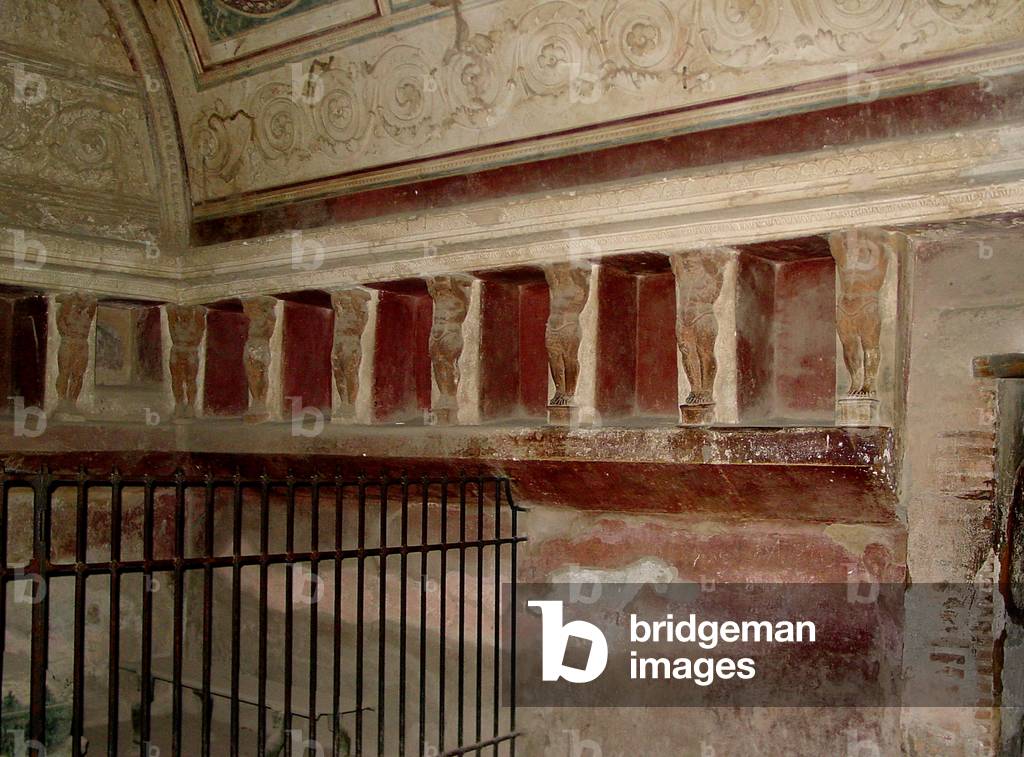 The tepidarium of the Forum thermae (photo)