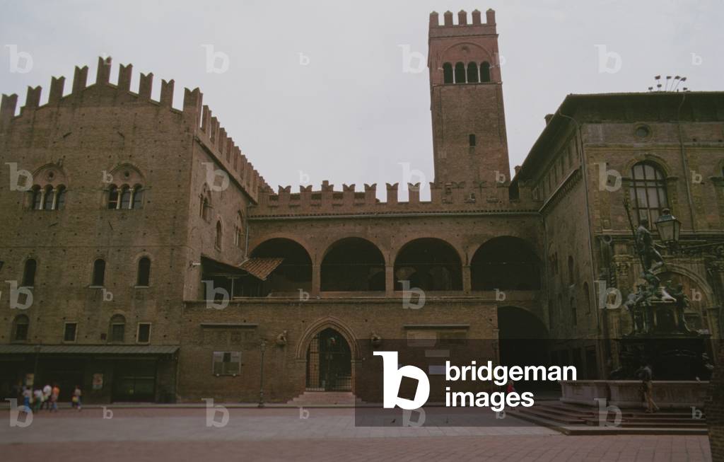 View of the Palazzo Di Re Enzo and the Neptune Fountain by Giambologna (1529-1608) (photo)