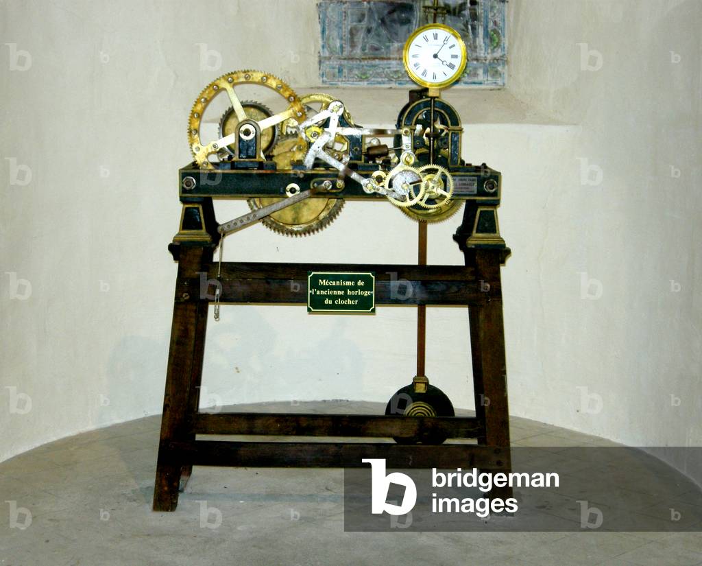 Mechanism of the old belltower (photo)