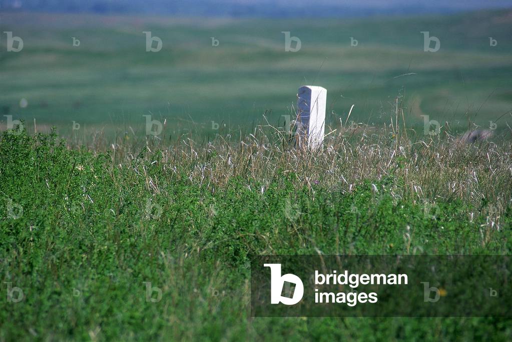 Indian Wars: the battlefield of Little Big Horn (Bighorn) (Montana) (or Custer's Last Stand, 25 June 1876), Mount Custer (Custer Hill), detail of a stele marking the location of the body of a 7th cavalry soldier, commanded by Lieutenant Colonel George Armstrong Custer (1839-1876), found after the battle against a coalition of Cheyennes and Sioux, gathered under the influence of Sitting Bull (ca. 1831-1890)