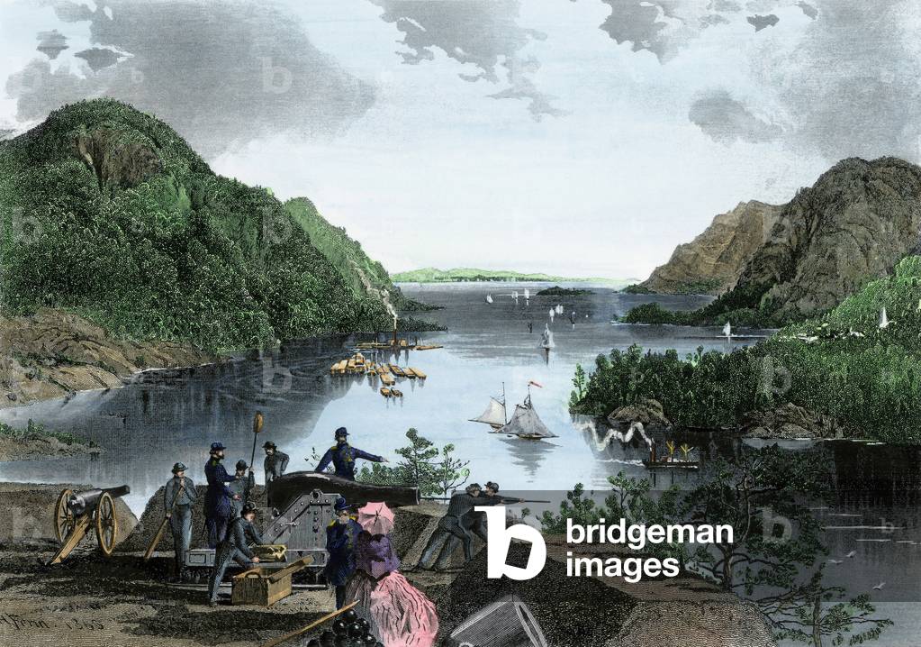 West Point Cadets, practicing artillery, on the heights of the Hudson River (USA), circa 1870 - Colorisee engraving 19th century (Cadets at West Point on the Hudson River highlands, 1870s - Hand-colored woodcut of a 19th-century illustration)