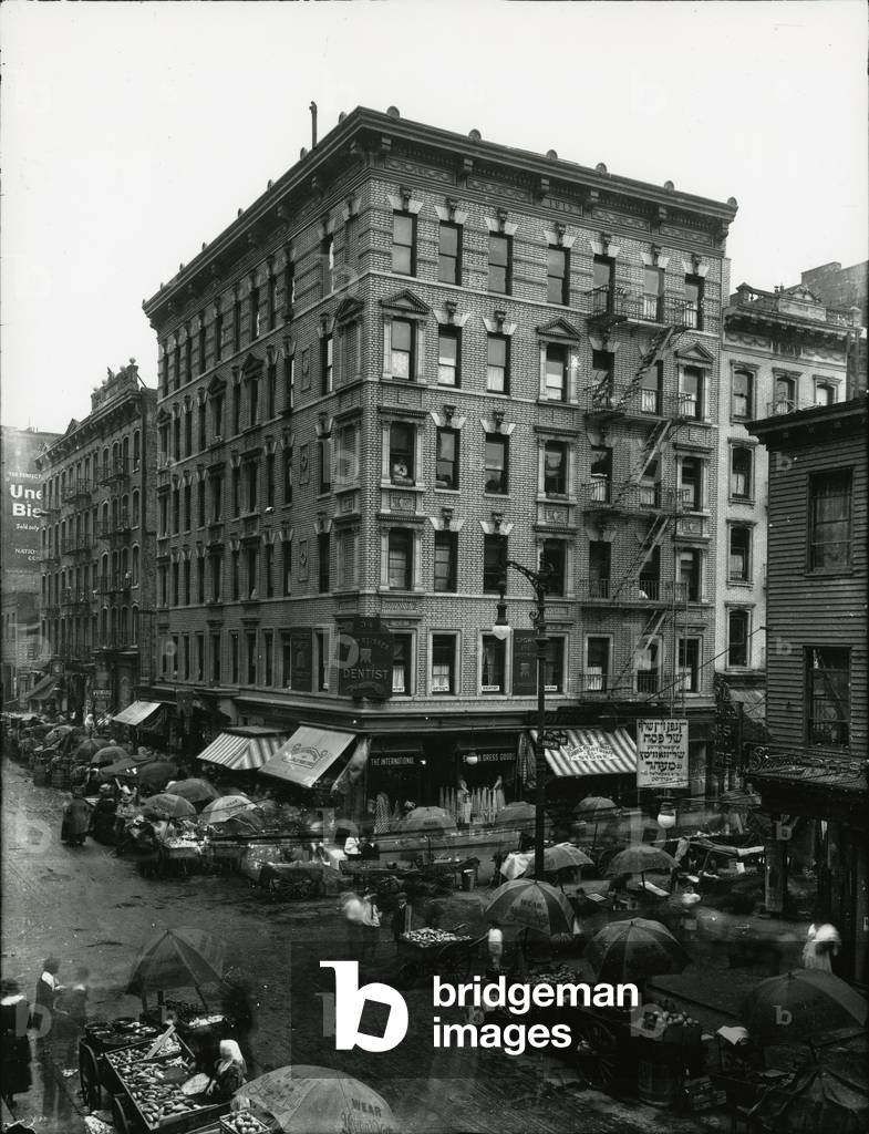 Ludlow Street at Hester Street, Lower East Side, c.1910-21 (b/w photo)