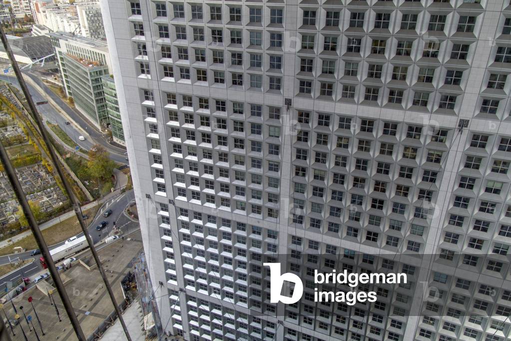 High-angle view of the multiple windows lining the Grande Arche de La Défense, Paris, France (photo).