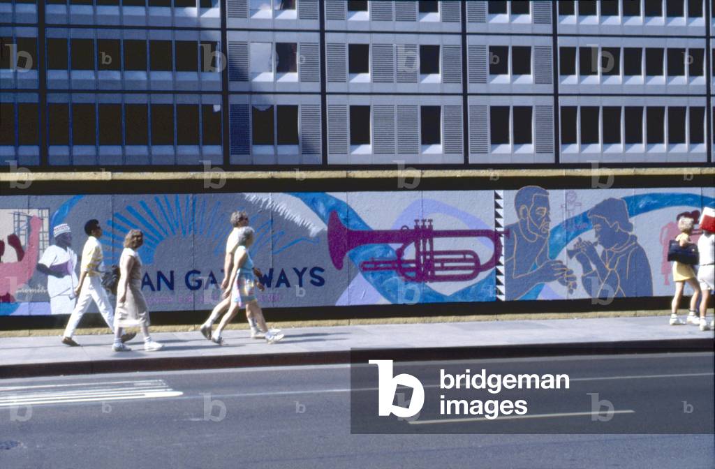 Small mural with trumpet and musicians