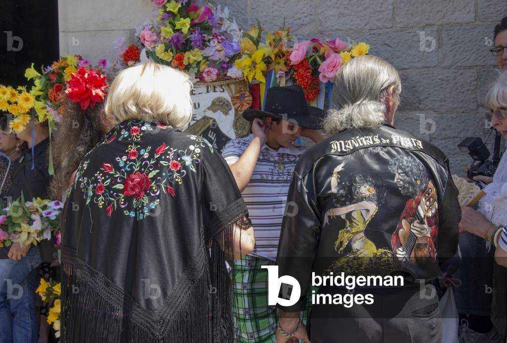 Older Gypsy couple with colourful clothes, Saintes-Maries-de-la-Mer pilgrimage, May 2012 (photo)