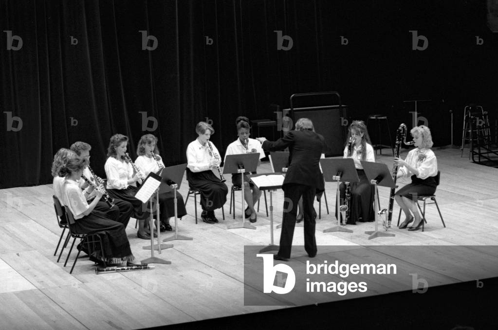 Youth clarinet ensemble performing