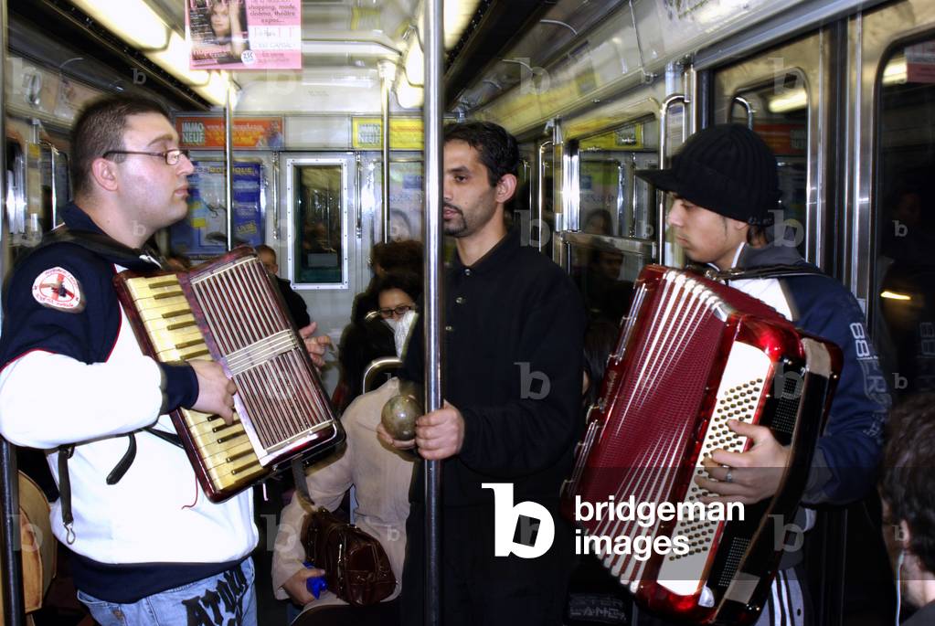 Buskers in Paris underground