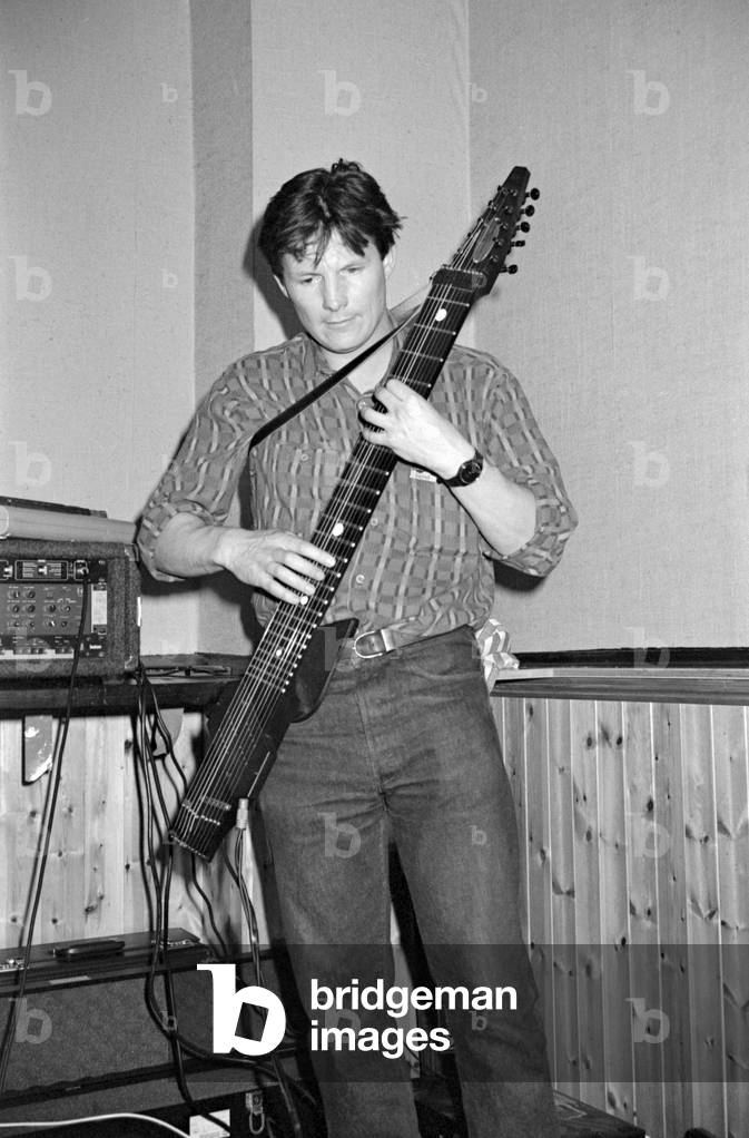 A musician demonstrates the Chapman Stick