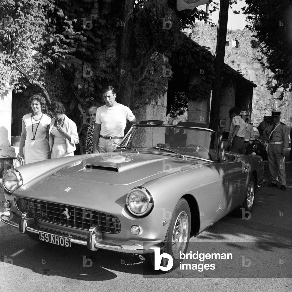 Yves Montand in Holidays in Saint-Paul-de-Vence, France 08/08/1962 (b/w photo)