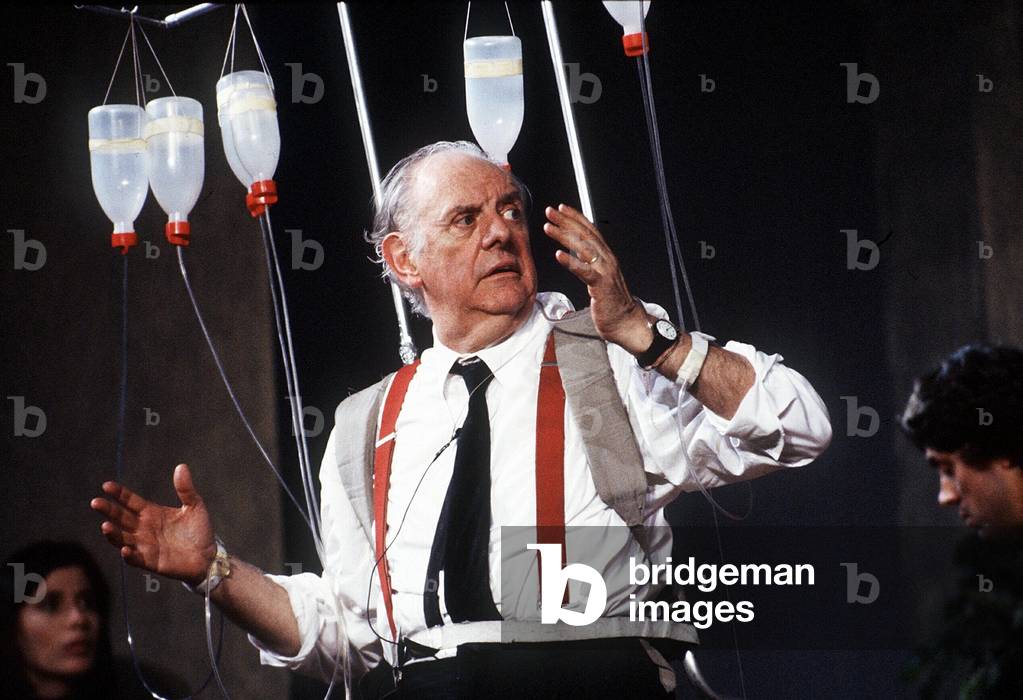 Dario Fo during the show 