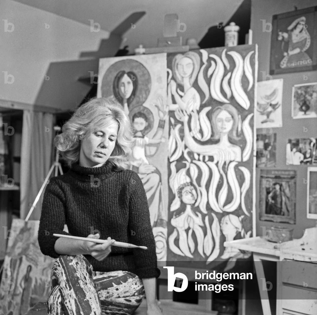 Duchess of Alba Cayetana Fitz-James Stuart in her studio at Liria Palace, Madrid, 1960 (b/w photo)