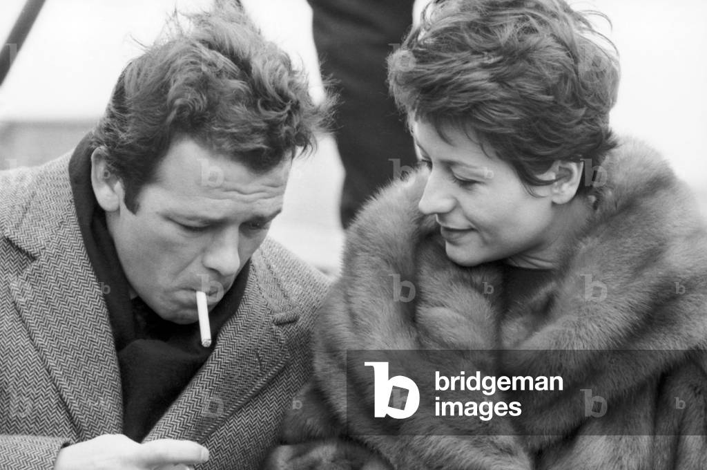 Annie Girardot and her husband Renato Salvatori in Venice, 10/03/1962 (b/w photo)