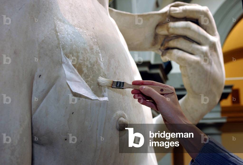 Cinzia Parnigoni during the restoration of David by Michelangelo, 2004 (photo)