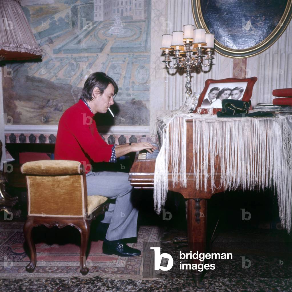 Portrait of Fabrizio de Andre at home, 1970-72 (photo)