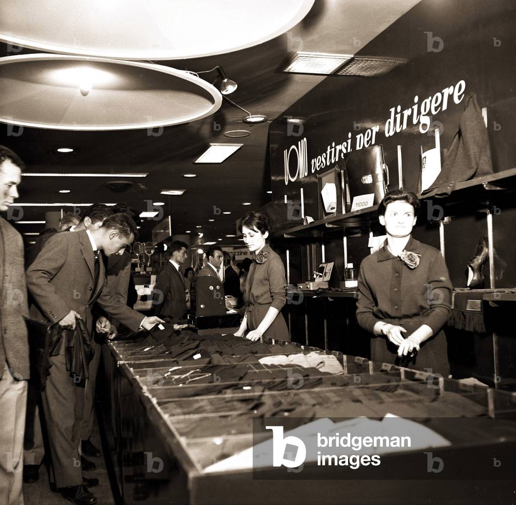 La Rinascente department store, Milan, Italy, 1959 (b/w photo)