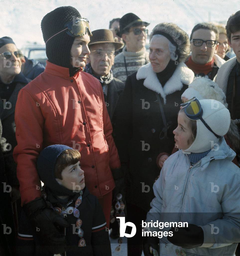 Jacqueline Kennedy with her children Caroline and John John at winter sports, Gstaad, Switzerland, 1966 (photo)