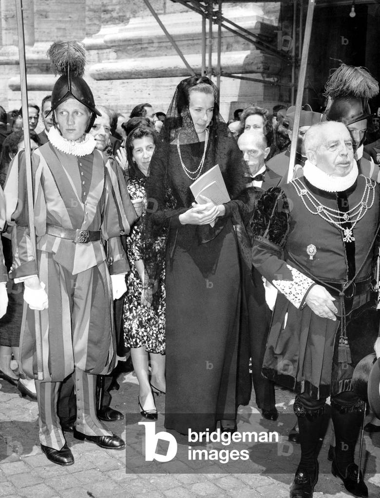 Princess Maria Gabriella of Savoy at Saint Peter of Rome for the ceremony given by pope John XXIII, Vatican (b/w photo)