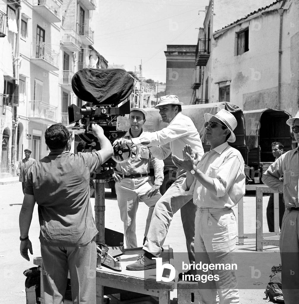 Montelepre 06/1961. Le realisateur Francesco ROSI pendant le tournage de 