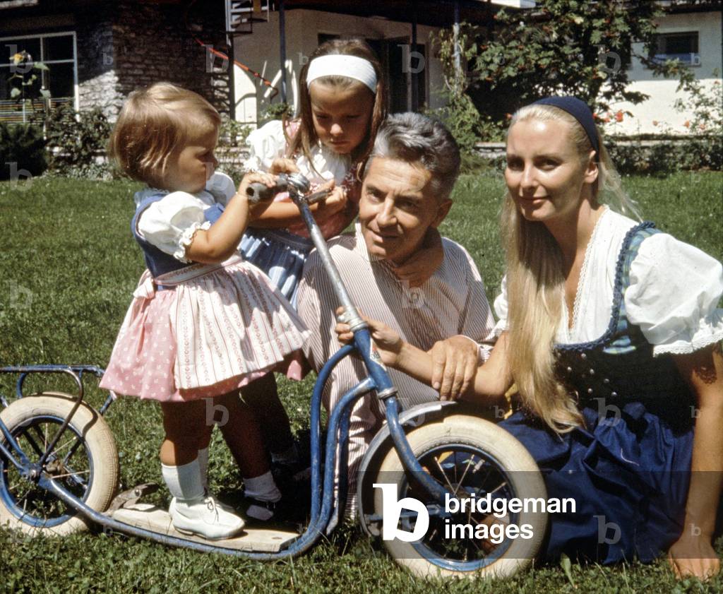 Herbert von Karajan with his wife Eliette and their daughters in the garden of their house,  Mauerbach, 1965 (photo)