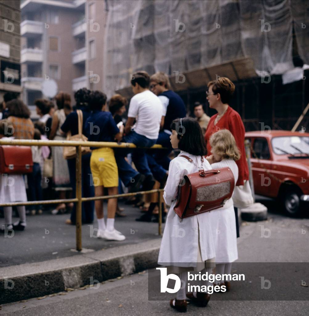 Children on their first day at school, Milan, 1970s (photo)