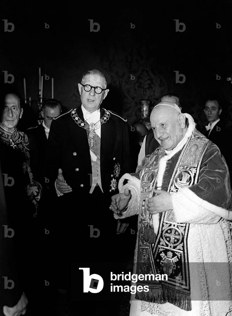 Pope John XXIII receiving French president Charles de Gaulle, Vatican, 1959 (b/w photo)