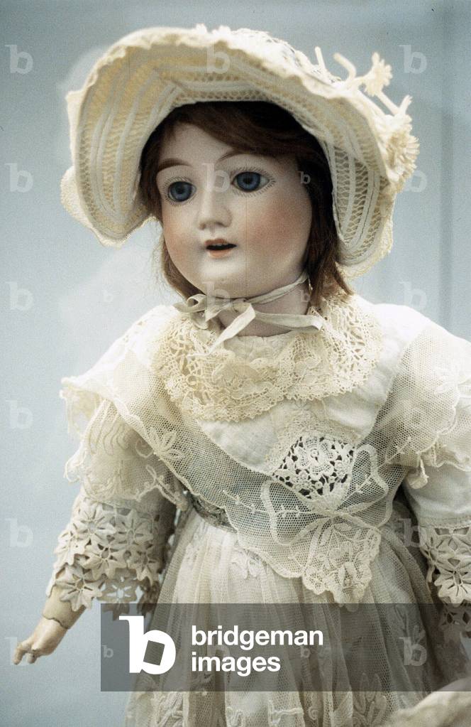 Canneto sull'Oglio (Mantoue) 11/1995. Musée du jouet Giulio Superti Furga. Poupée en papier maché et bois. Furga. 1922. © Farabola/ Leemage